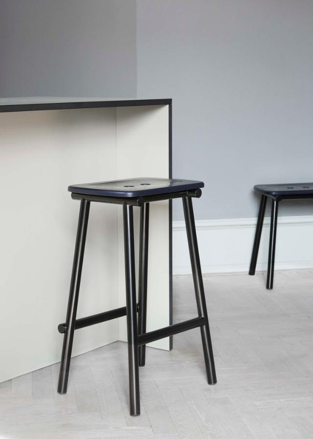 TUBBY TUBE bar stool - Black with Black ash seat