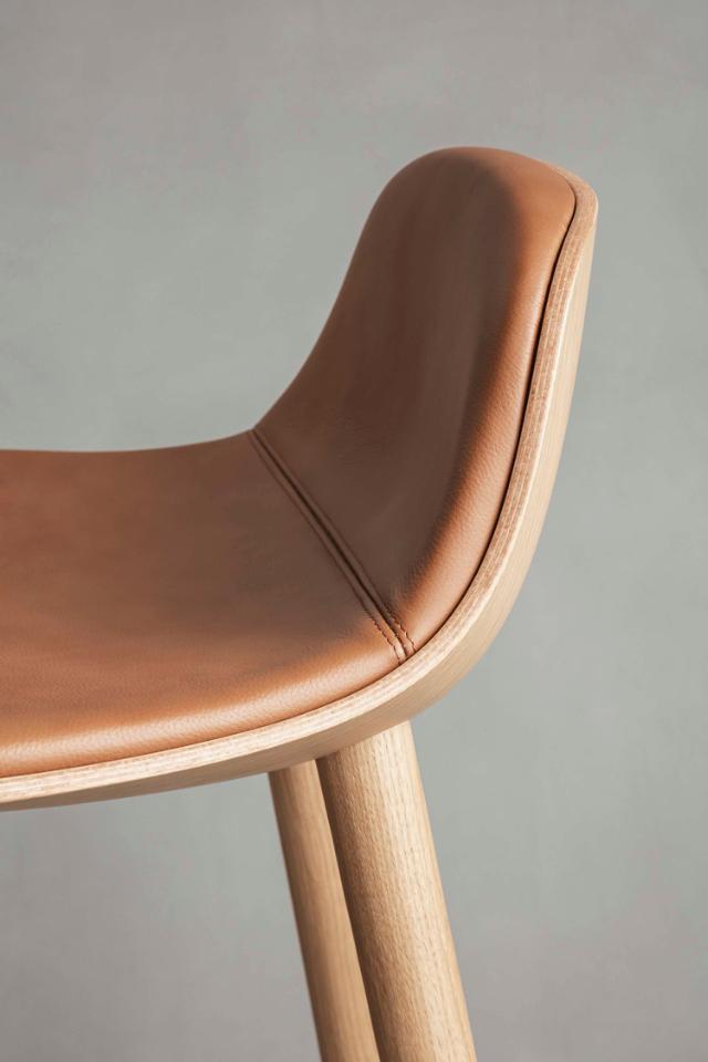 YUUGA counter stool - H65 - Nature oak/Cognac leather