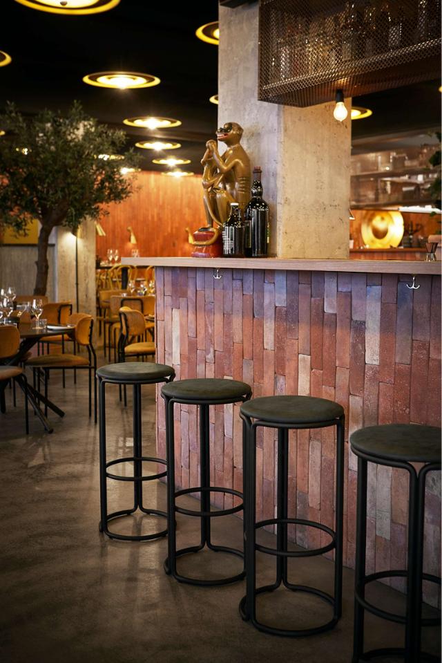 HARDIE stool - Black frame with natural ash seat