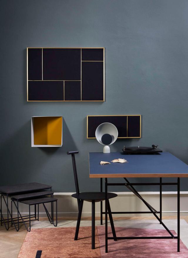 BLOOPER table lamp Ash Grey with Navy Blue disc