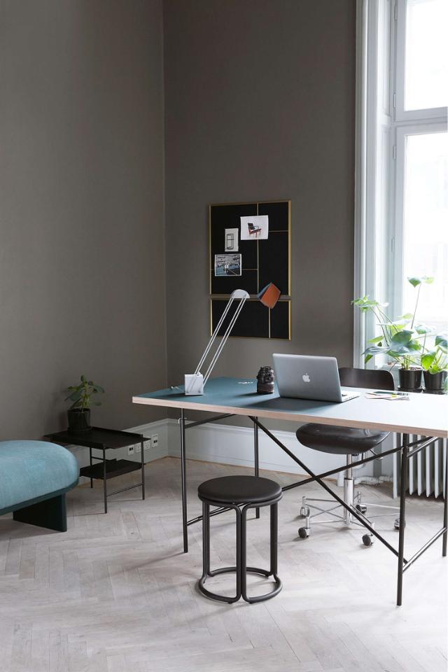 HARDIE stool - Black frame with natural ash seat